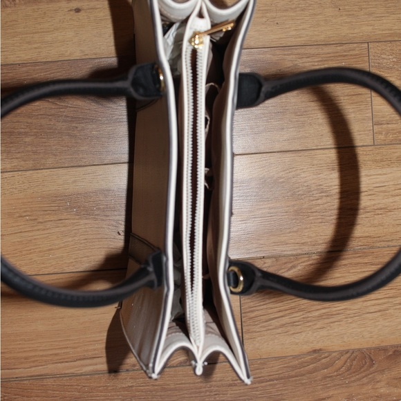 Purse - Picture 6 of 7